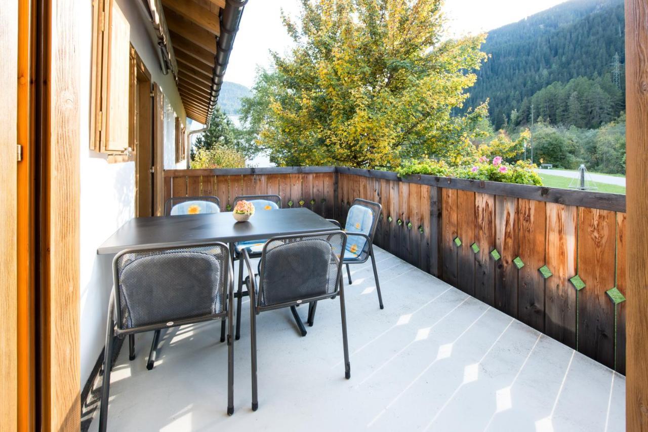 Ferienwohnungen Muntschi Andeer Chambre photo