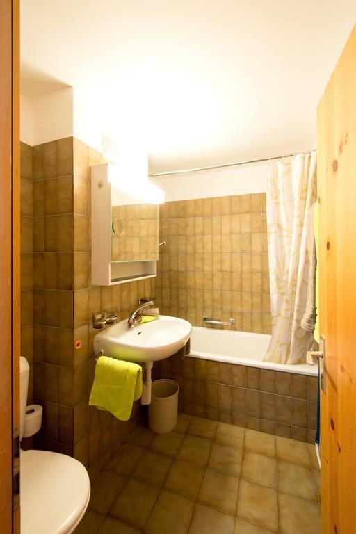 Ferienwohnungen Muntschi Andeer Chambre photo