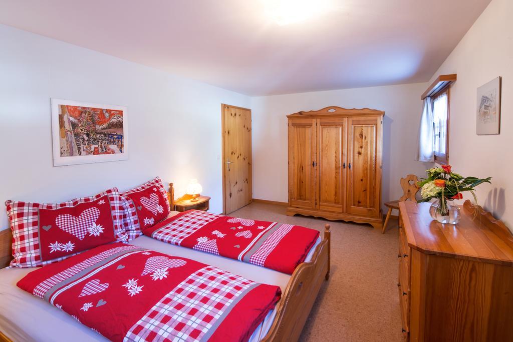 Ferienwohnungen Muntschi Andeer Chambre photo