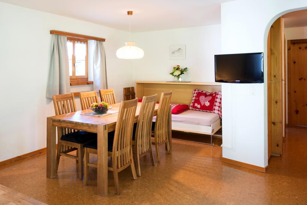 Ferienwohnungen Muntschi Andeer Chambre photo